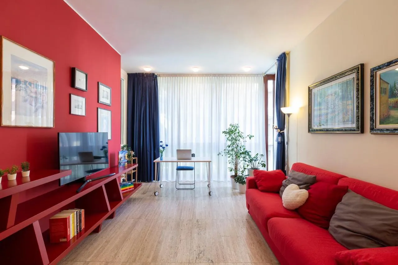 Twins Apartment - Tolstoj District location