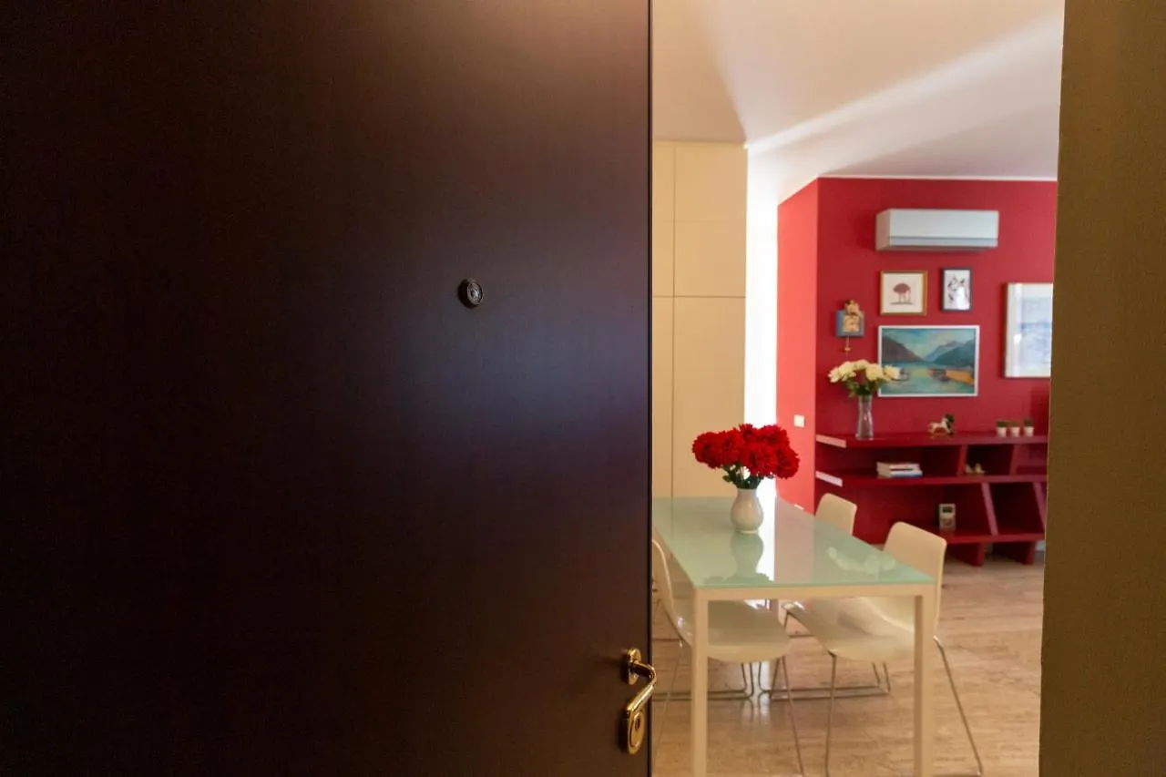 Twins Apartment - Tolstoj District ミラノ 0*,